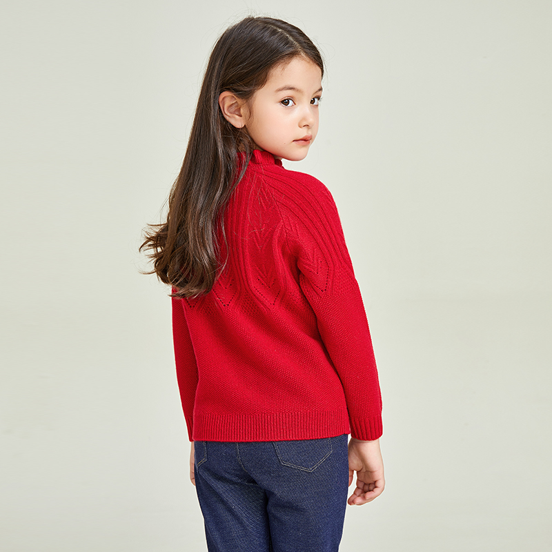 girl pullover