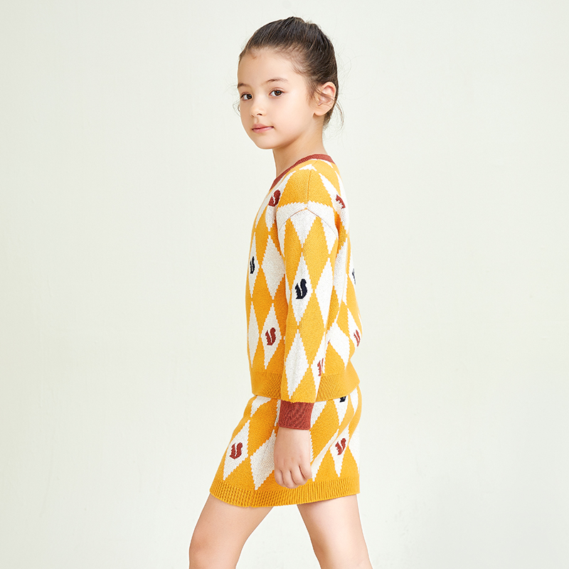 Girl's diamond plaid design knitted suit skirt
