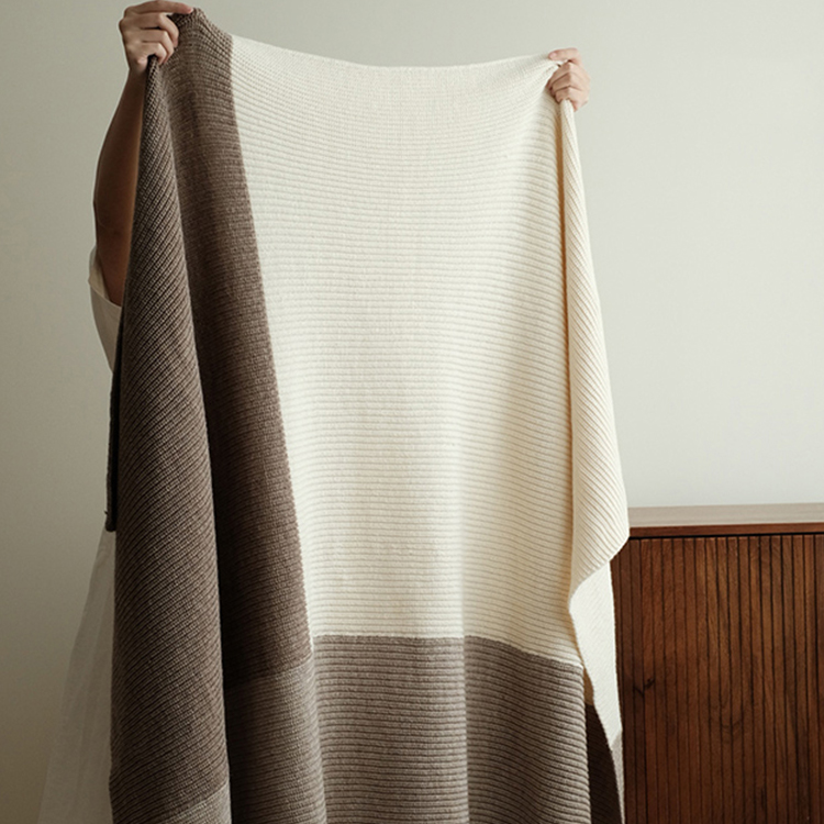 Custom Wool Blend Thick Grey White Beads Cable Knitted Throw Blanket