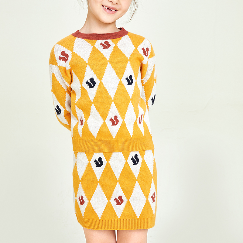 Girl's diamond plaid design knitted suit skirt